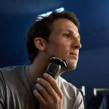 Load image into Gallery viewer, Philips 7000 series Wet & Dry electric shaver with SkinIQ S7886/50 - Get a Cut NZ