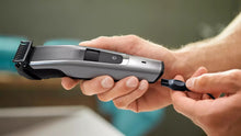 Load image into Gallery viewer, Philips Beard trimmer BT5522/15 - Get a Cut NZ